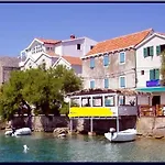 Toni Poce Apartment Primošten