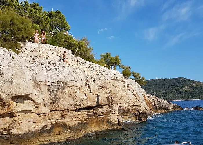 아파트 Toni Poce *